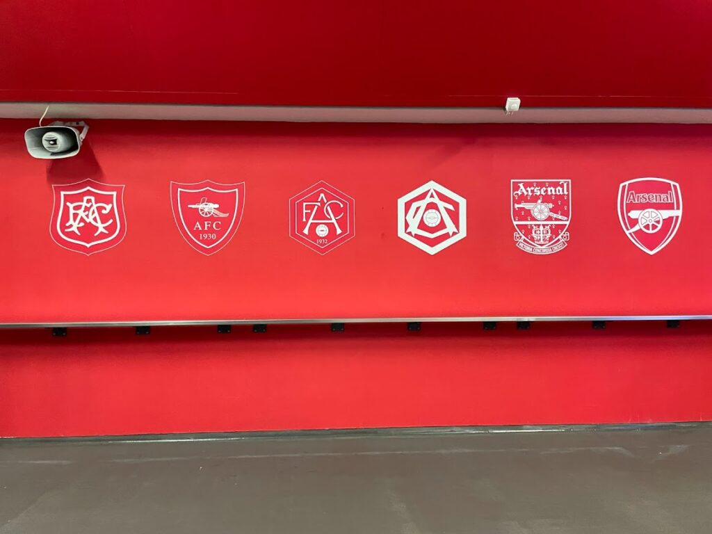 Arsenal logos, Emirates stadium